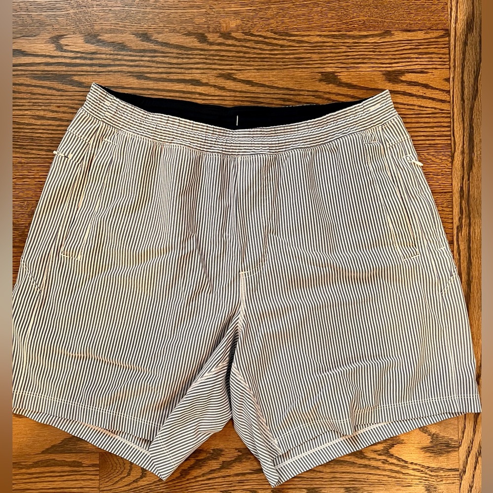Birddogs shorts flying wasps